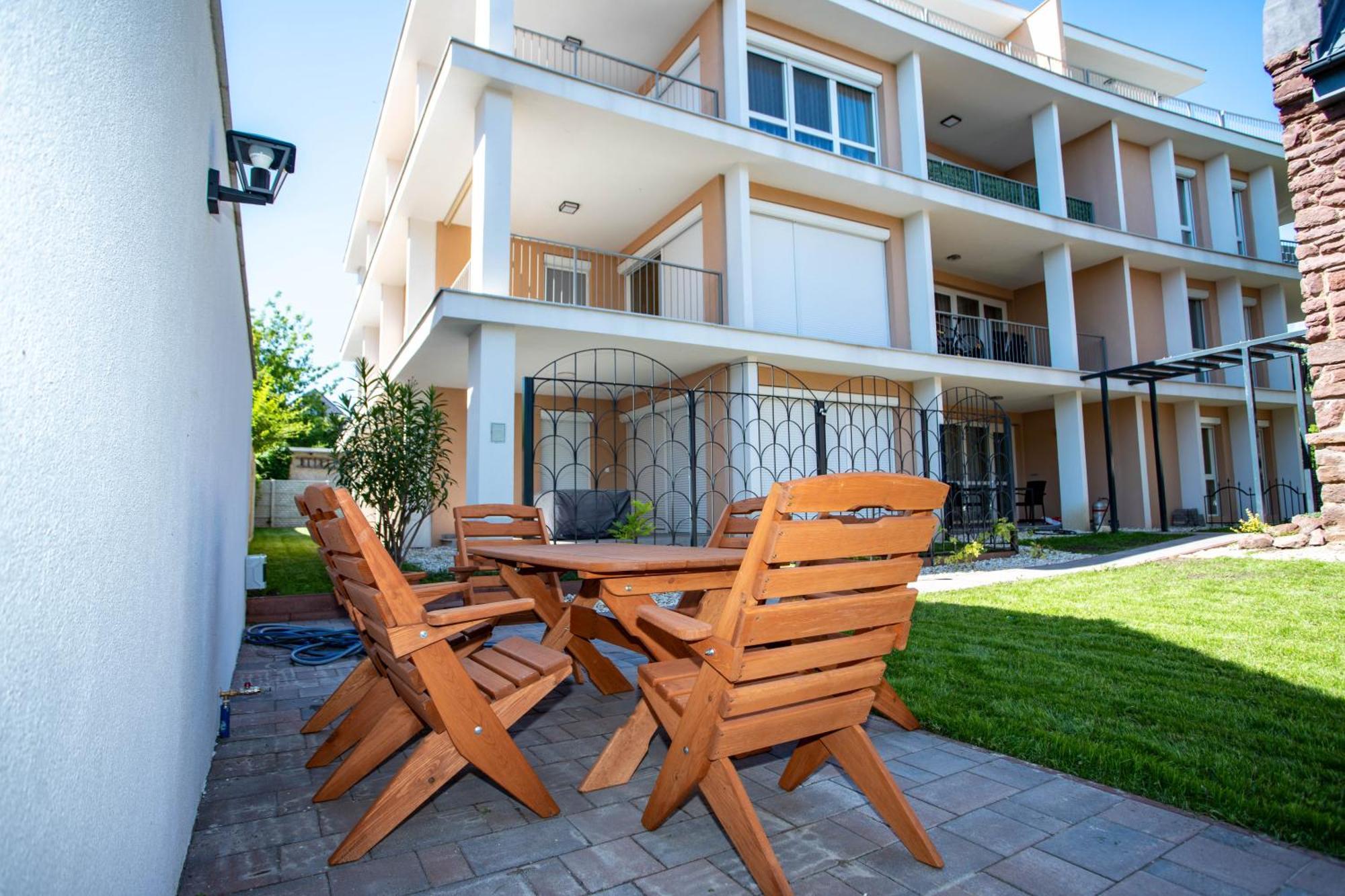 Apartamento Voeroesko -Lak Balatonalmádi Exterior foto